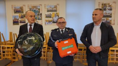 Photo of To pierwszy ogólnodostępny defibrylator AED w gminie Gorzkowice. Kolejny już niebawem