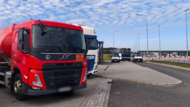 Photo of Cysterna z paliwem i kierowca bez uprawnień. Na trasie S8 zatrzymali go funkcjonariusze ITD z Piotrkowa