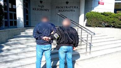 Photo of Narkotyki ukrył w kuchni i w salonie. Piotrkowscy policjanci zatrzymali mieszkańca Tomaszowa