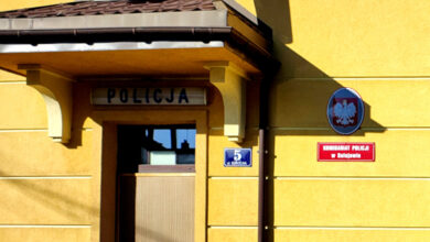 Photo of Poszukiwany przed policją uciekł na drzewo