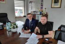 Photo of Nowa świetlica w Gajkowicach coraz bliżej – podpisano umowę na realizację inwestycji