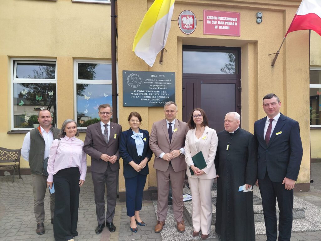 Uroczysty Dzień Patrona w Szkole Podstawowej im. św. Jana Pawła II w Gazomi