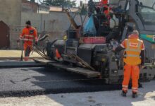 Photo of Trwa układanie nawierzchni na rondzie ks. Pecolta i ul. Wolborskiej