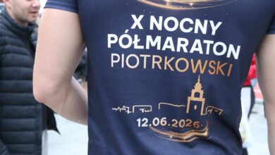 Photo of Za nami wyjątkowy, nocny bieg w Piotrkowie. Sportowcy rywalizowali w strugach deszczu