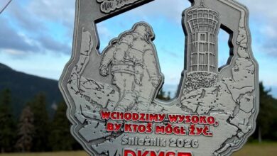 Photo of Niezwykły wyczyn strażaków na Śnieżniku! Wśród nich druhowie z powiatu piotrkowskiego
