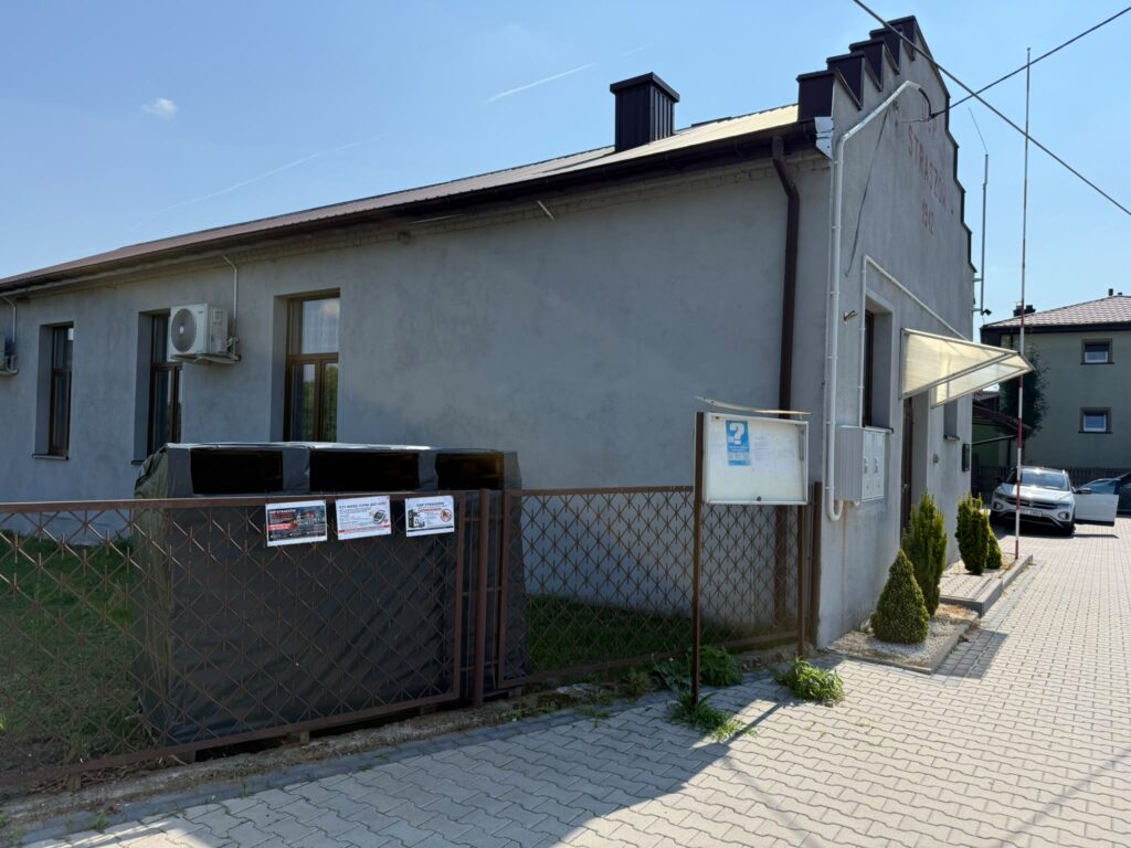 Strażacy ze Straszowa chcą kupić defibrylator AED, dlatego zbierają butelki kaucyjne