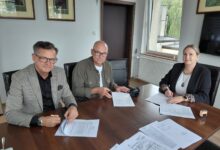 Photo of Nowe wodomierze i nowa droga w gminie Moszczenica. Wójt podpisał ważne umowy!