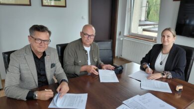 Photo of Nowe wodomierze i nowa droga w gminie Moszczenica. Wójt podpisał ważne umowy!