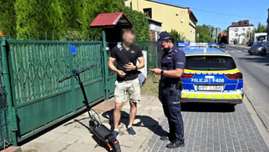 Photo of Piotrkowska policja bierze pod lupę cyklistów i użytkowników hulajnóg. Dzielnicowi i drogówka łączą siły