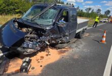 Photo of Wypadek na DK74 w Jaksonku. Dwie osoby trafiły do szpitala