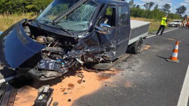 Photo of Wypadek na DK74 w Jaksonku. Dwie osoby trafiły do szpitala