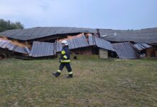 Photo of Gwałtowna nawałnica nad Piotrkowem i powiatem. Strażacy mieli pełne ręce roboty