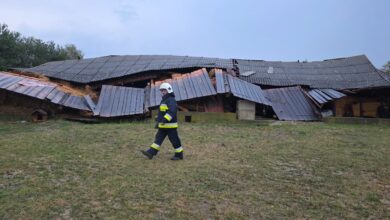 Photo of Gwałtowna nawałnica nad Piotrkowem i powiatem. Strażacy mieli pełne ręce roboty