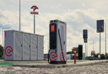 Photo of Na A1 w okolicy Piotrkowa ORLEN uruchomił pierwszą w kraju szybką stację ładowania samochodów ciężarowych