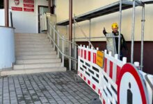 Photo of Wyłączona platforma dla niepełnosprawnych w budynku starostwa przy ul. Dąbrowskiego 12