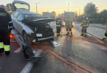 Photo of Wypadek na w drodze Piotrków – Bełchatów. Audi wjechało w ciężarówkę