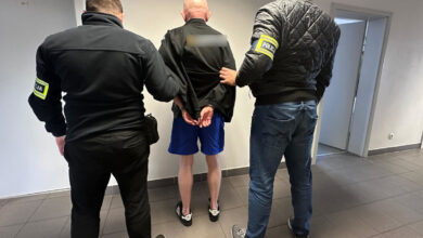Photo of Udawał policjanta i przeprowadził „kontrolę”. 49-latkowi z Piotrkowa grozi więzienie