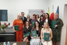 Photo of Wyjątkowe wyróżnienia z okazji Dnia Edukacji Narodowej. Wójt nagrodził dyrektorów i nauczycieli z gminy Moszczenica