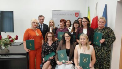 Photo of Wyjątkowe wyróżnienia z okazji Dnia Edukacji Narodowej. Wójt nagrodził dyrektorów i nauczycieli z gminy Moszczenica