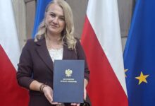 Photo of Wyjątkowe wyróżnienie dla nauczycielki z Bujen! Mirosława Kaczmarek-Michalak doceniona przez Ministrę Edukacji