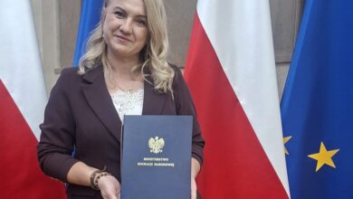 Photo of Wyjątkowe wyróżnienie dla nauczycielki z Bujen! Mirosława Kaczmarek-Michalak doceniona przez Ministrę Edukacji