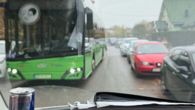 Photo of Za chwilę Święto Zmarłych. Ciasno nie tylko na Cmentarnej, ale też na Partyzantów, Spacerowej i Rolniczej