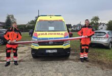 Photo of Nowy ambulans rusza do akcji. Ratownicy z Wolborza dostali nowoczesną karetkę