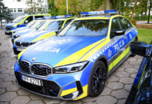 Photo of Nowy radiowóz BMW już na ulicach Piotrkowa. Policjanci z drogówki dostali potężną broń na piratów drogowych