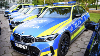 Photo of Nowy radiowóz BMW już na ulicach Piotrkowa. Policjanci z drogówki dostali potężną broń na piratów drogowych