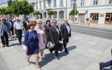 1 (77)